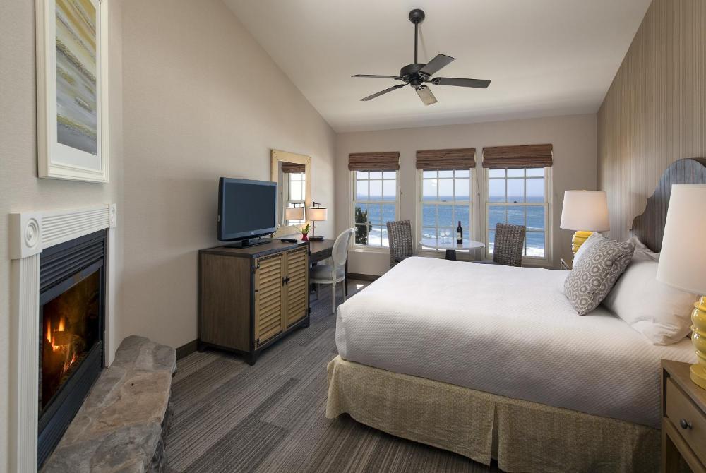 King Room with Oceanfront View interior